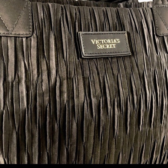 Victoria’s Secret Black Ruched Tote Bag NWT - Picture 6 of 8